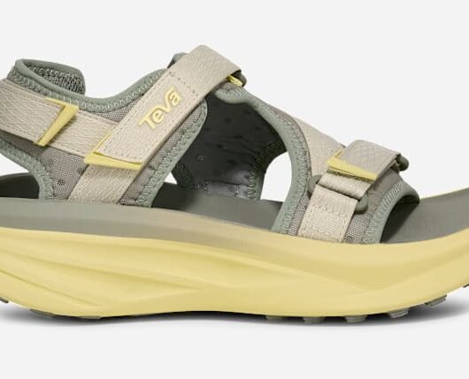 Women's TEVA Aventrail R2T Trail Running Sandals in Seagrass/Pale Lime Yellow, Size 8